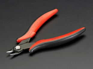 Red and black diagonal flush cutters