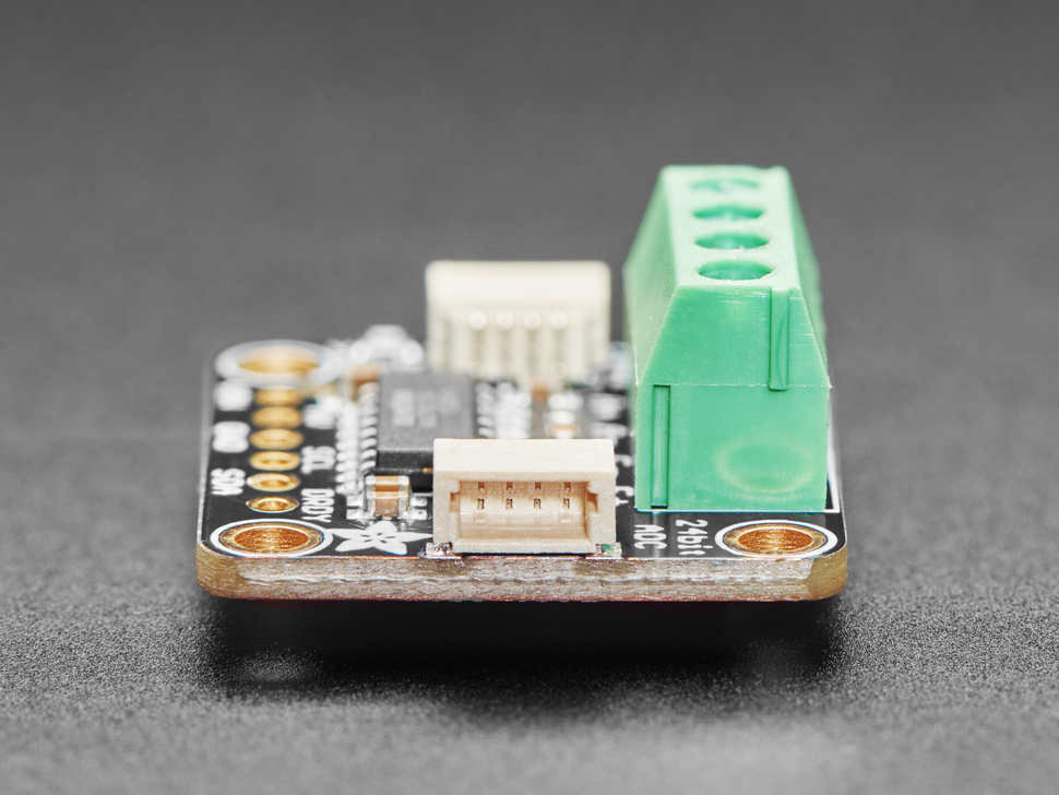 close-up of tan STEMMA QT connector on breakout board.